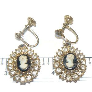 Vintage Cameo Screw Back‎ Earrings